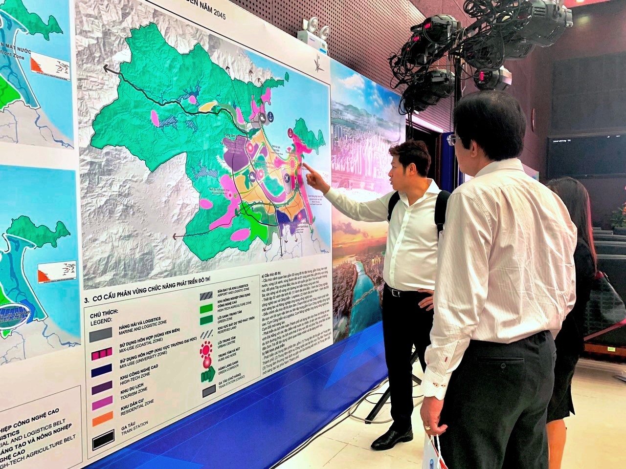 Nhà đầu tư nghiên cứu các bản đồ Quy hoạch chung Đà Nẵng